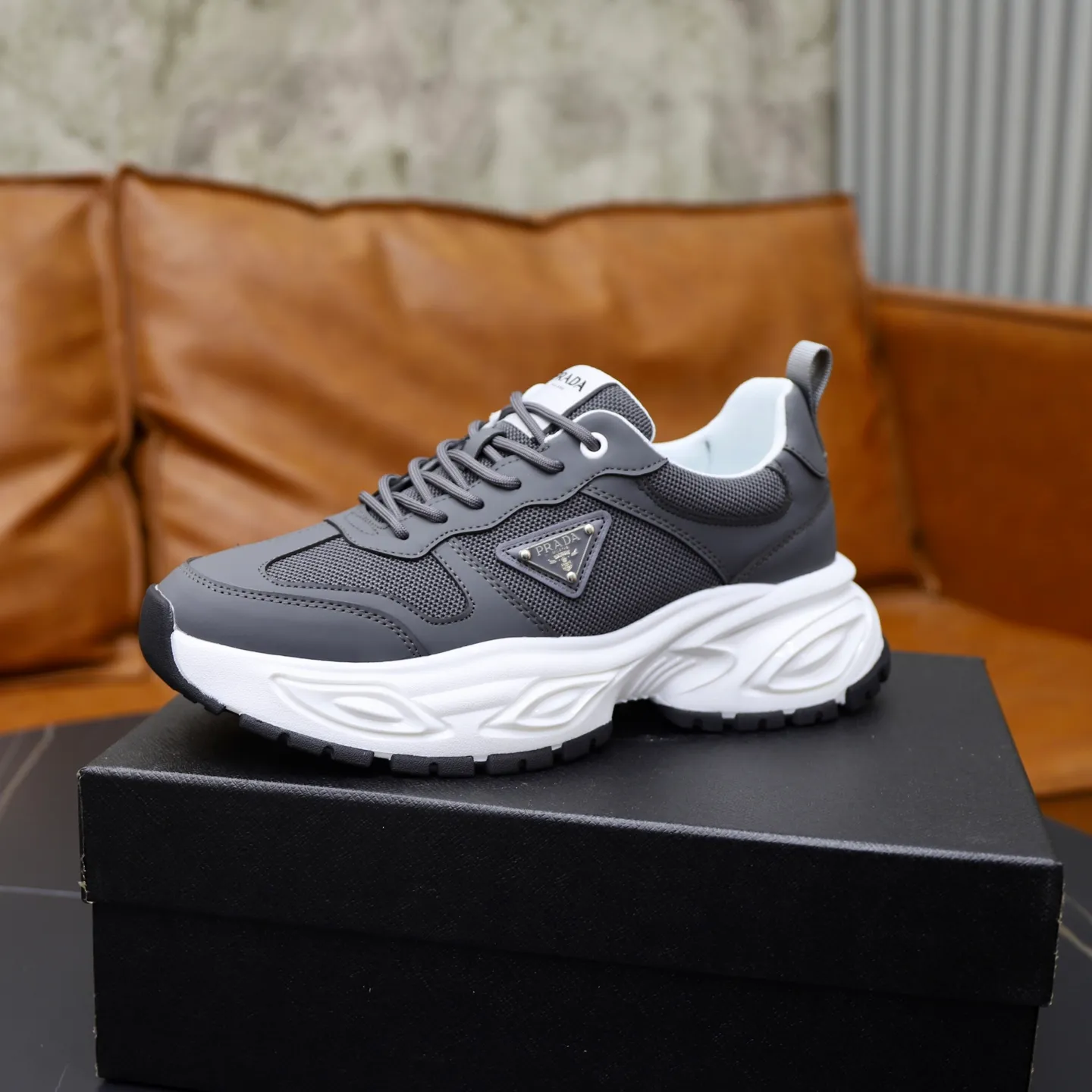 Ex-factory price: 462💰🙅‍♂️🙅‍♂️🙅‍♂️ Brand: PRADA Standard code: 38-44 (45 customized) Grade: Same as the official website Material: Original material splicing Comfortable and breathable lining Lightweight and wear-resistant sports outsole Style category: Men's fashionable casual shoes Running sneakers Distinguished luxury brand elements Top luxury Color: actual picture color